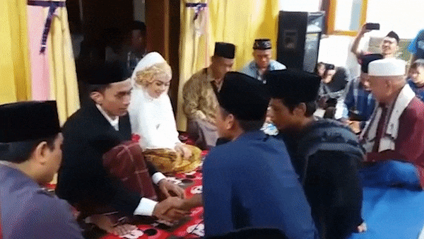Momen Lucu Ijab Kabul Pernikahan di Lombok Dibayar Pajak Momen Lucu Ijab Kabul Pernikahan di Lombok Dibayar Pajak