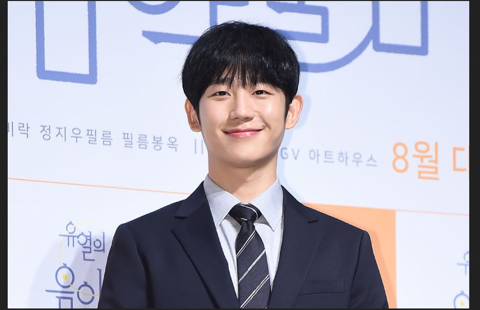 Jung Hae In Ceritakan Kecelakaan Fatal yang Nyaris Merenggut Nyawanya Jung Hae In Ceritakan Kecelakaan Fatal yang Nyaris Merenggut Nyawanya