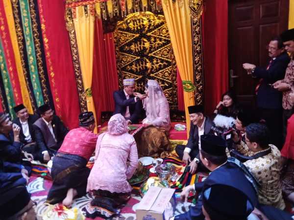 Begini Komentar Kahiyang Ayu Setelah Resmi Bermarga Siregar Begini Komentar Kahiyang Ayu Setelah Resmi Bermarga Siregar