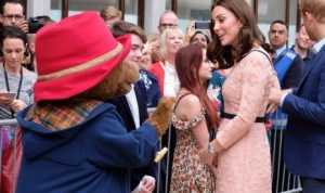 Kate Middleton Menari dengan Paddington Bear di Acara Amal