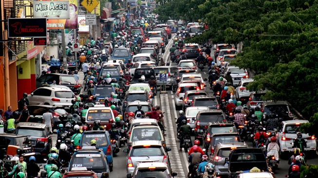 Di Balik Sulitnya Pembatasan Sepeda Motor Di Balik Sulitnya Pembatasan Sepeda Motor