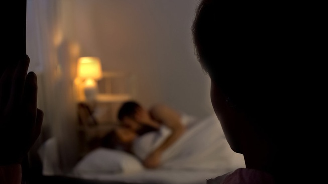 Tak Perlu Panik jika Anak Memergoki Anda Bercinta Tak Perlu Panik jika Anak Memergoki Anda Bercinta