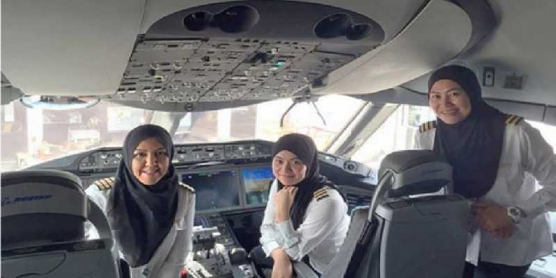 Kisah Pilot-pilot Wanita yang Hebohkan Jagat Maya Kisah Pilot-pilot Wanita yang Hebohkan Jagat Maya