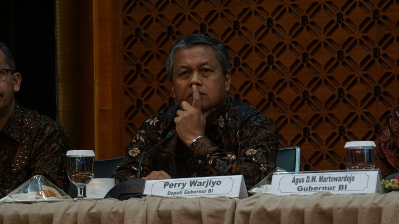 and gubernur fit bi test proper Jokowi BI Gubernur Pilih Calon Warjiyo Presiden Perry Jadi