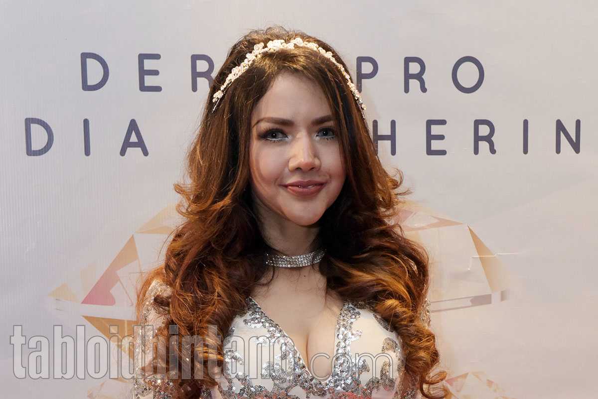 Barbie Kumalasari Ungkap Sosok Suami Lucinta Luna Barbie Kumalasari Ungkap Sosok Suami Lucinta Luna