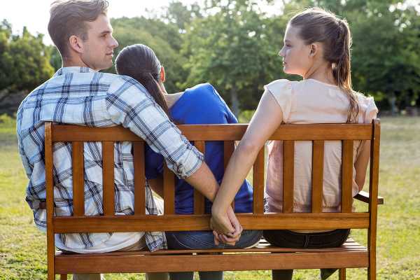 8 Pertanda Pasangan Kemungkinan Memiliki Wanita Idaman Lain 8 Pertanda Pasangan Kemungkinan Memiliki Wanita Idaman Lain