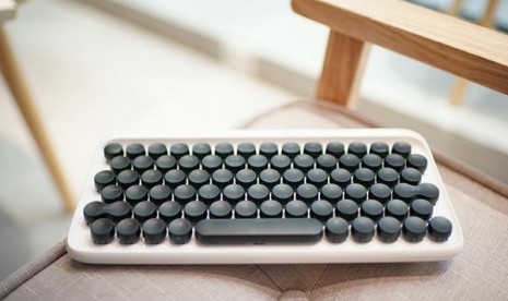 Keyboard Retro dengan Teknologi Abad ke-21 Keyboard Retro dengan Teknologi Abad ke-21