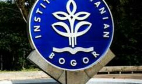 Anak Tukang Ojek Ini Lulus Terbaik di IPB Anak Tukang Ojek Ini Lulus Terbaik di IPB