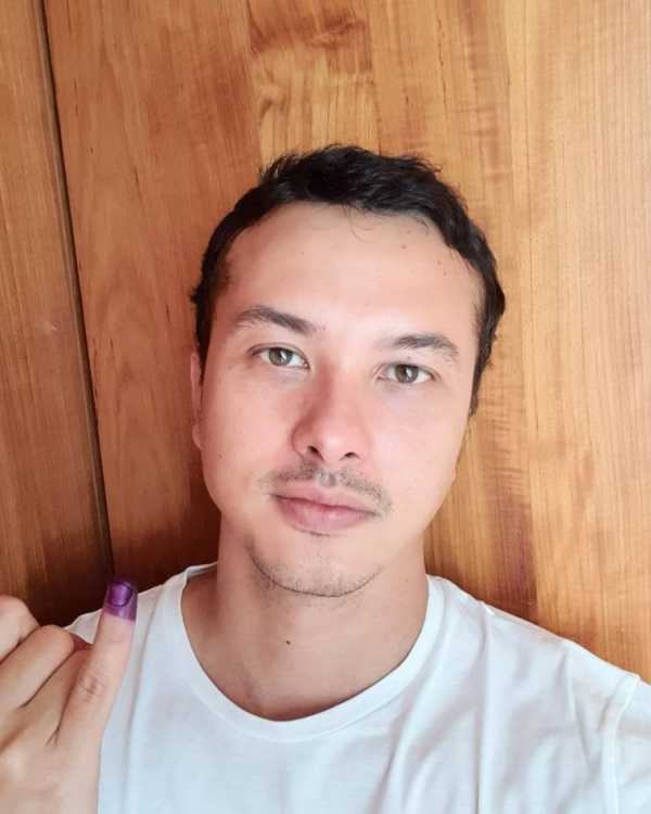 17 April Tak Cuma Jadi Hari Coblos, Tapi Juga Hari Capture IG Nicholas Saputra! Ada Apa? 17 April Tak Cuma Jadi Hari Coblos, Tapi Juga Hari Capture IG Nicholas Saputra! Ada Apa?