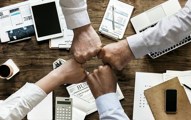 Cara Mempertahankan Hubungan Harmonis dengan Rekan Kerja Cara Mempertahankan Hubungan Harmonis dengan Rekan Kerja