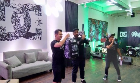 Mural Seniman Tanah Air Darbotz Hiasi Produk DC Shoes Mural Seniman Tanah Air Darbotz Hiasi Produk DC Shoes