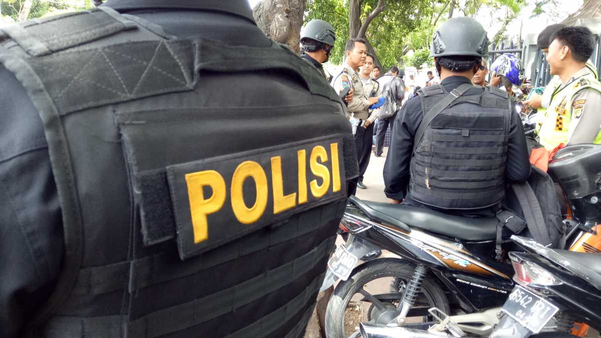 5 Aksi Polisi Ini Bikin Netizen Terkagum 5 Aksi Polisi Ini Bikin Netizen Terkagum