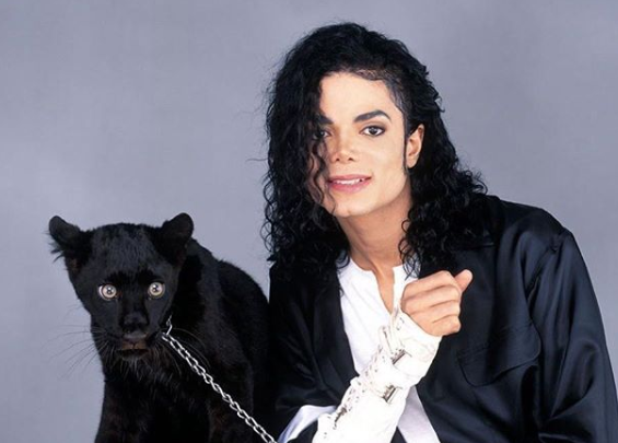 Karya Seni di Rumah Michael Jackson Dijual Seharga 24,5 Miliar Karya Seni di Rumah Michael Jackson Dijual Seharga 24,5 Miliar