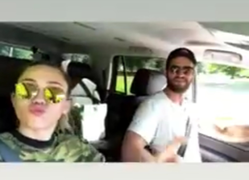 Diisukan Putus, Liam Hemsworth Malah Unggah Video Iseng dengan Miley Cyrus Diisukan Putus, Liam Hemsworth Malah Unggah Video Iseng dengan Miley Cyrus