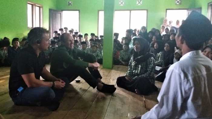 Saat Matt Damon Berdiskusi dengan Para Santri di Pondok Pesantren Saat Matt Damon Berdiskusi dengan Para Santri di Pondok Pesantren