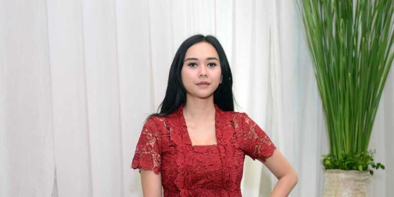 aura kasih dibandingkan dengan ibu pengabdi setan uzone aura kasih dibandingkan dengan ibu pengabdi setan uzone