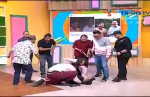 Nikita Mirzani Pingsan di Pagi Pagi Pasti Happy, Billy Syahputra: Hamil Nikita Mirzani Pingsan di Pagi Pagi Pasti Happy, Billy Syahputra: Hamil