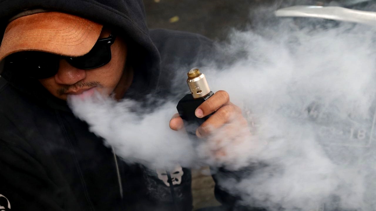 Peneliti Jelaskan Perbedaan Kandungan Asap Rokok dan Uap Vape Peneliti Jelaskan Perbedaan Kandungan Asap Rokok dan Uap Vape