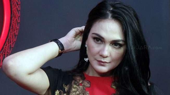 Luna Maya Nangis di Atas Ranjang, karena Tidur di Villa yang Harganya Wow? Luna Maya Nangis di Atas Ranjang, karena Tidur di Villa yang Harganya Wow?