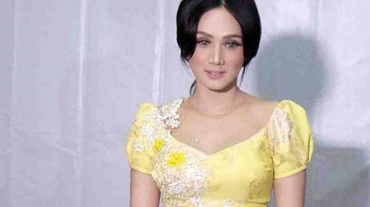 Mulan Beberkan Misteri Foto Pernikahan Dhani dan Maia Mulan Beberkan Misteri Foto Pernikahan Dhani dan Maia
