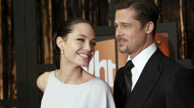 Kasihan, Brad Pitt Rayakan Hari Ayah Sedunia Tanpa Anak-anak Kasihan, Brad Pitt Rayakan Hari Ayah Sedunia Tanpa Anak-anak