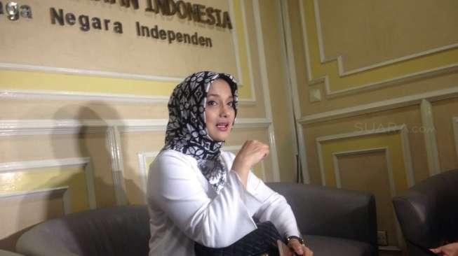 Marissa Haque Tanggapi Bendera Indonesia Dicetak Terbalik Marissa Haque Tanggapi Bendera Indonesia Dicetak Terbalik