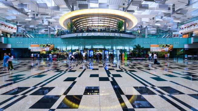 Siap-siap, Lihat Air Terjun Tertinggi Dunia di Bandara Changi Siap-siap, Lihat Air Terjun Tertinggi Dunia di Bandara Changi