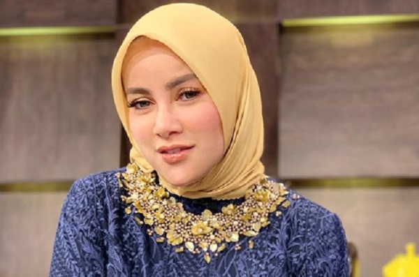 Bagikan Foto Ini, Olla Ramlan Putuskan Berhijab Bagikan Foto Ini, Olla Ramlan Putuskan Berhijab