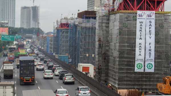 Pelaku Pelemparan Batu di Tol Cikampek Ditangkap Pelaku Pelemparan Batu di Tol Cikampek Ditangkap