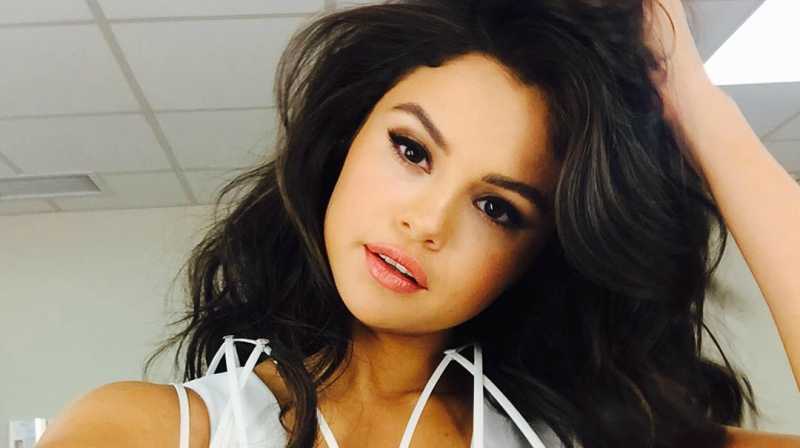 Diretas, Akun Selena Gomez Unggah Foto Justin Bieber Bugil Diretas, Akun Selena Gomez Unggah Foto Justin Bieber Bugil