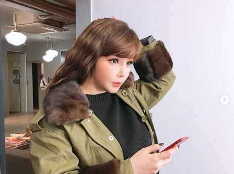 Penampilan Cantik Park Bom eks 2NE1 dengan Model Rambut Baru Penampilan Cantik Park Bom eks 2NE1 dengan Model Rambut Baru
