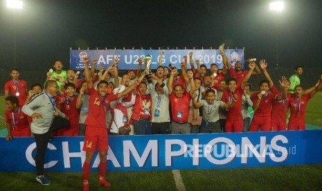 Presiden Acungkan Dua Jempol untuk Timnas U-22 Presiden Acungkan Dua Jempol untuk Timnas U-22