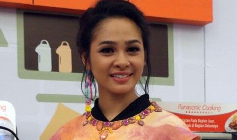 Andien Jualan Minuman Sehat untuk Bantu Anak Autisme Andien Jualan Minuman Sehat untuk Bantu Anak Autisme