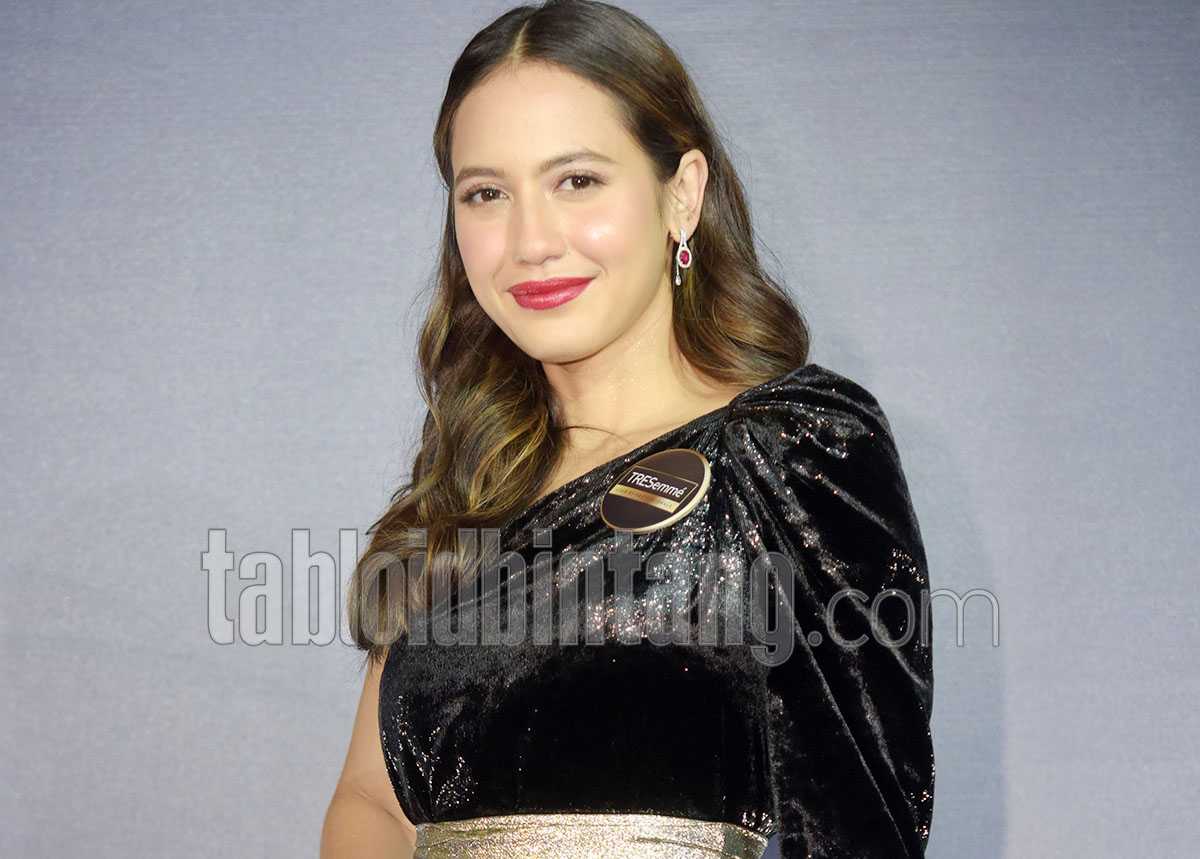 Pevita Pearce Tampil Dengan Gaya 60an Netizen Kira Meriam Pevita Pearce Tampil Dengan Gaya 60an Netizen Kira Meriam