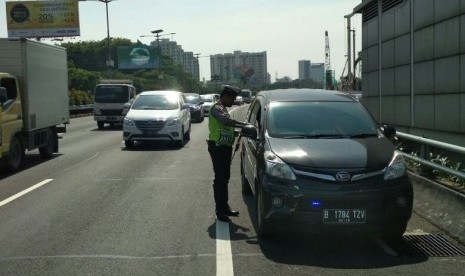 Ombudsman Minta Polisi Tindak Pengguna Sirene Ilegal Ombudsman Minta Polisi Tindak Pengguna Sirene Ilegal