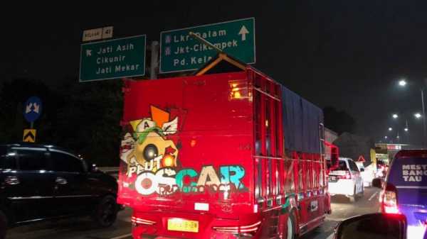 Jelang Idul Adha, Tol JORR Arah Bekasi Macet 10 Km Jelang Idul Adha, Tol JORR Arah Bekasi Macet 10 Km