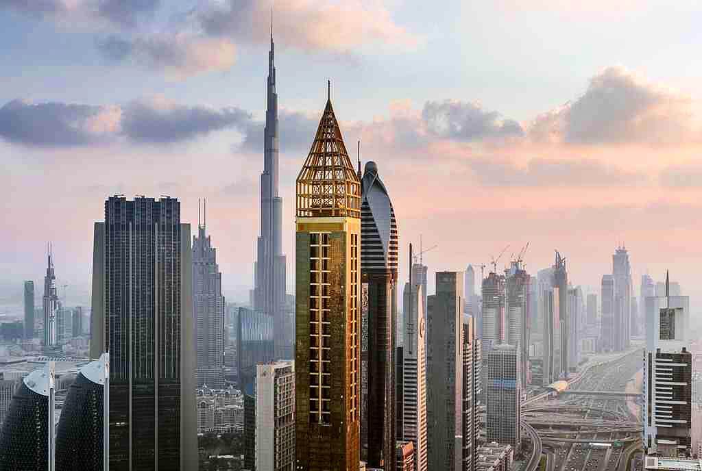 Keindahan Dubai Hotel Tertinggi di Dunia Hadir di Dubai Uzone