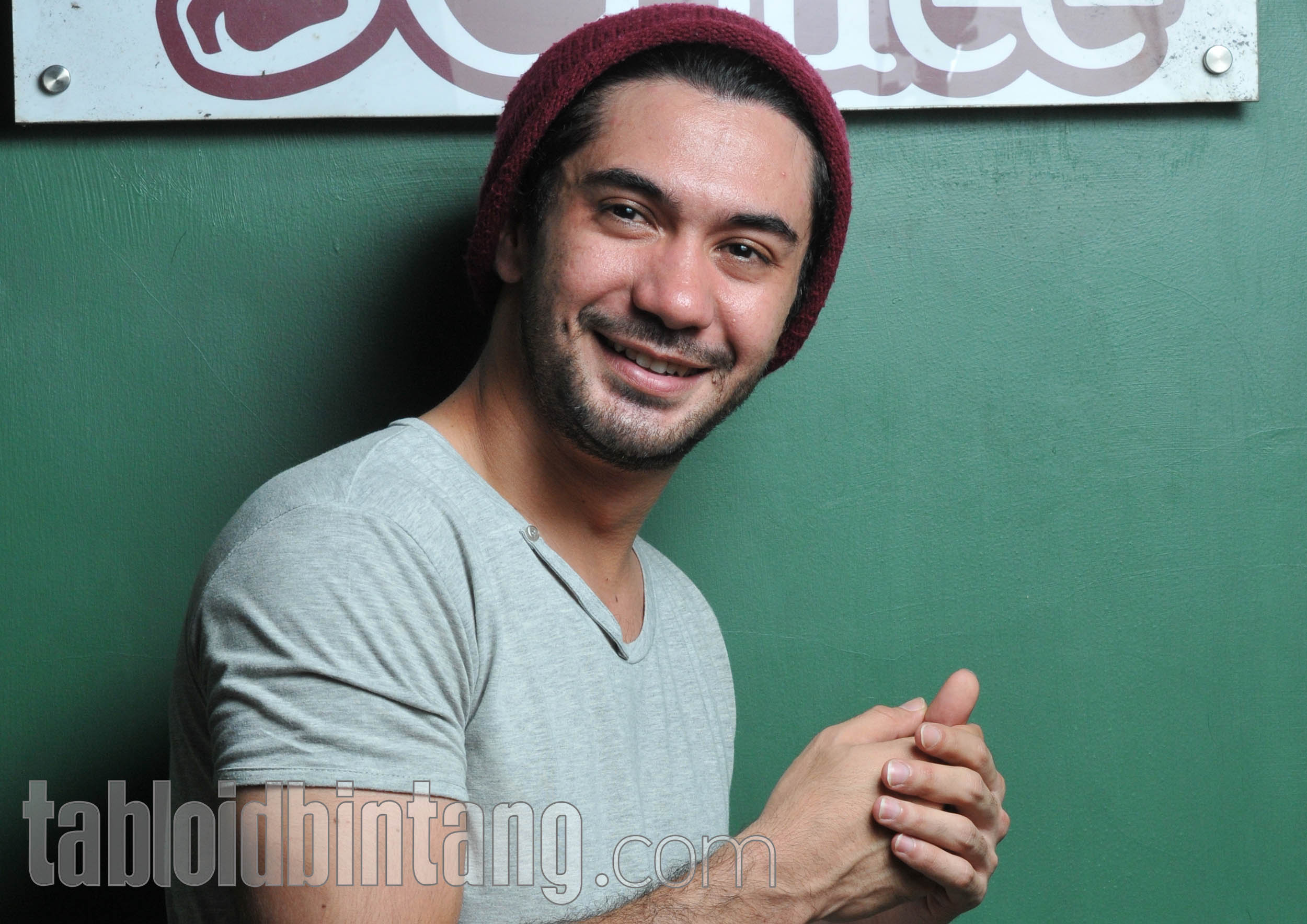 Reza Rahadian Menjawab Isu Honor Main Film 700 Juta - Uzone