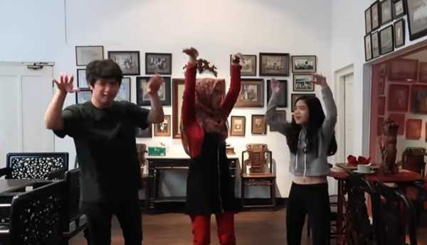 Ria Ricis Ajarkan Youtuber Filipina Joget Dangdut Koplo, Hak E Hak E Ria Ricis Ajarkan Youtuber Filipina Joget Dangdut Koplo, Hak E Hak E