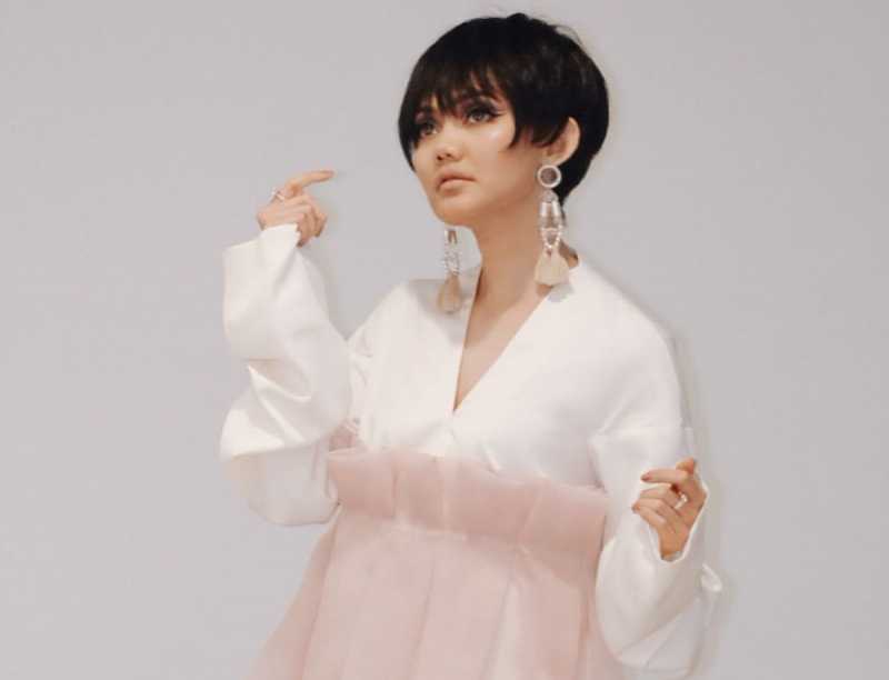 Pamer Rambut Pendek Rina Nose Disebut Kembaran Yuni Shara Pamer Rambut Pendek Rina Nose Disebut Kembaran Yuni Shara