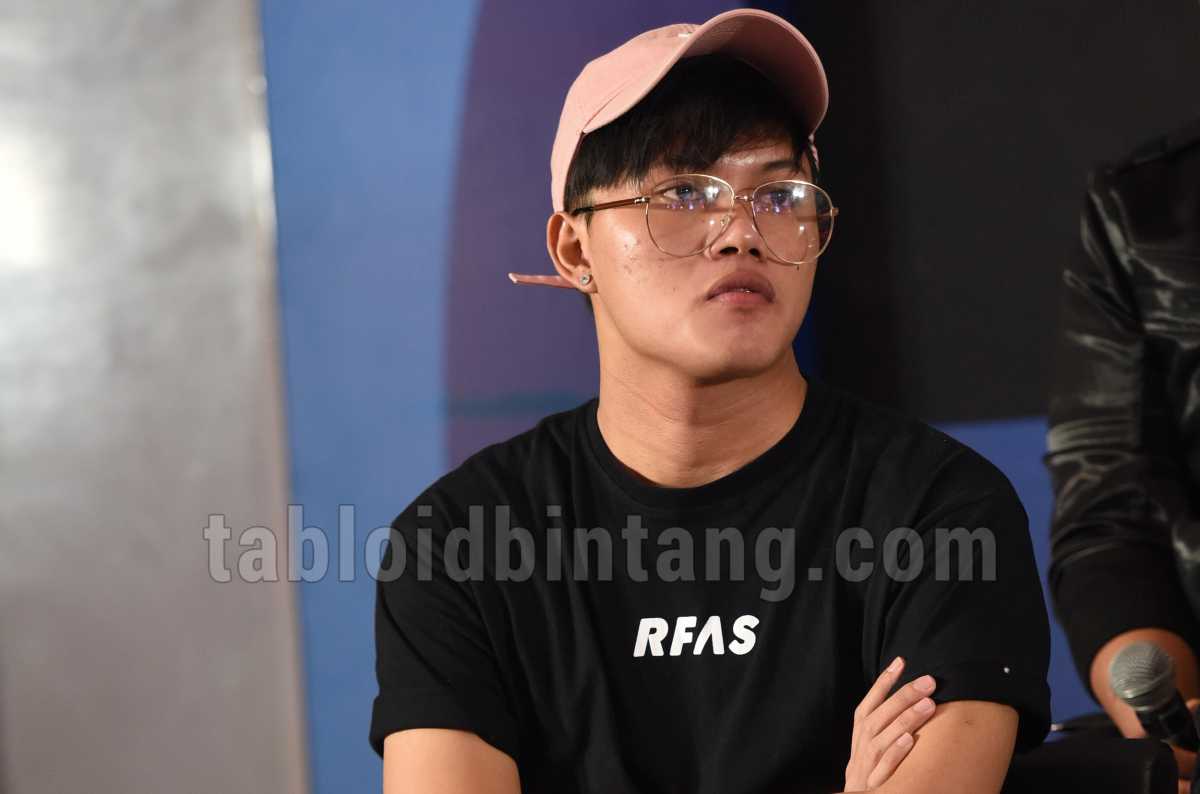 Klarifikasi Rizky Febian Soal Pamer Barang Branded di Youtube Klarifikasi Rizky Febian Soal Pamer Barang Branded di Youtube