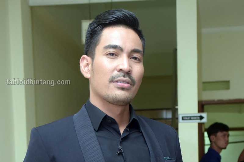 Robby Purba Digelayuti Hantu Anak Kecil saat Syuting Karma 