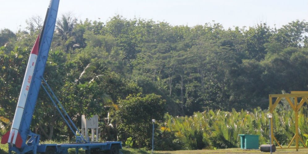 Roket Terbesar Buatan Indonesia Meluncur di Garut Roket Terbesar Buatan Indonesia Meluncur di Garut