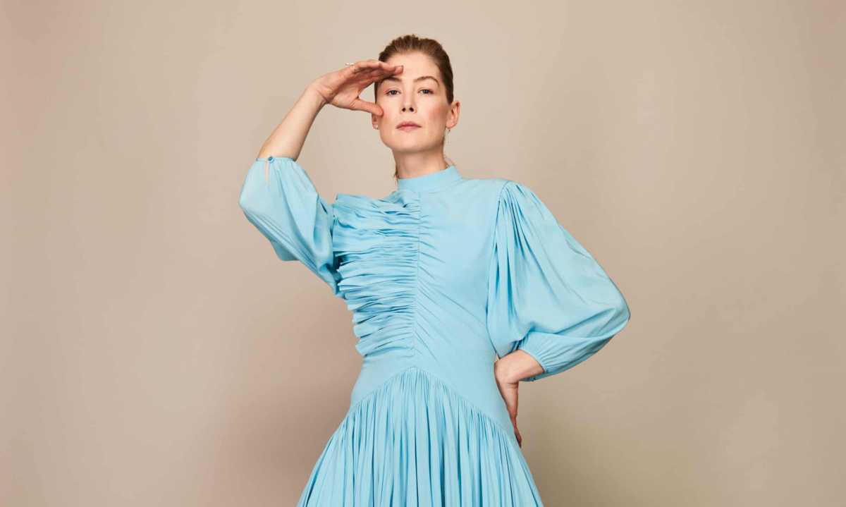 5 Fakta Menarik Tentang Rosamund Pike, Bintang Film A Private War 5 Fakta Menarik Tentang Rosamund Pike, Bintang Film A Private War