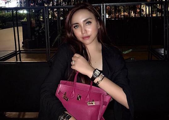 Video di Kelab Malam Viral, Salmafina Sunan Mengaku Tak Ingin Lagi Punya Teman Video di Kelab Malam Viral, Salmafina Sunan Mengaku Tak Ingin Lagi Punya Teman