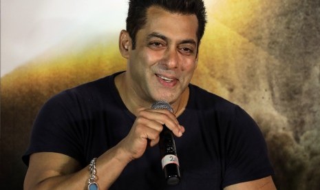 Salman Khan Divonis Penjara 5 Tahun Salman Khan Divonis Penjara 5 Tahun