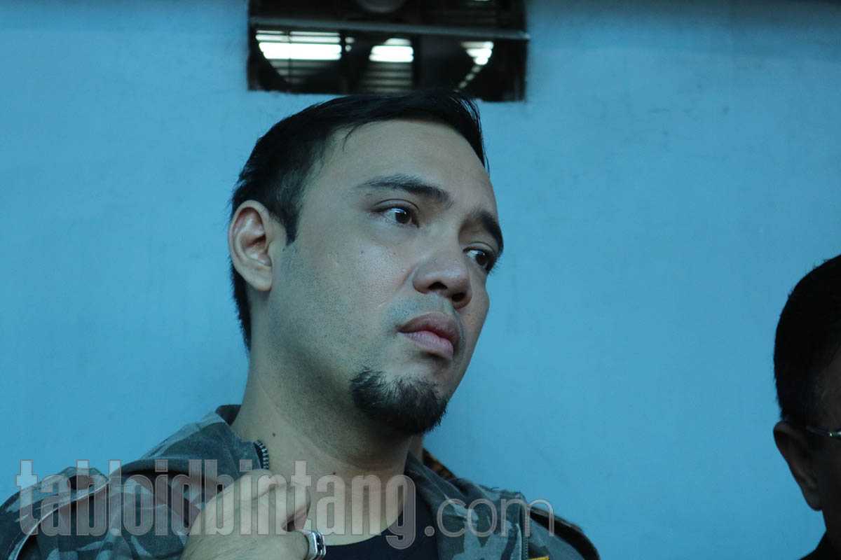 Keluarga Lebih Tenang Sandy Tumiwa di Polsek Menteng Ketimbang Rutan Salemba Keluarga Lebih Tenang Sandy Tumiwa di Polsek Menteng Ketimbang Rutan Salemba
