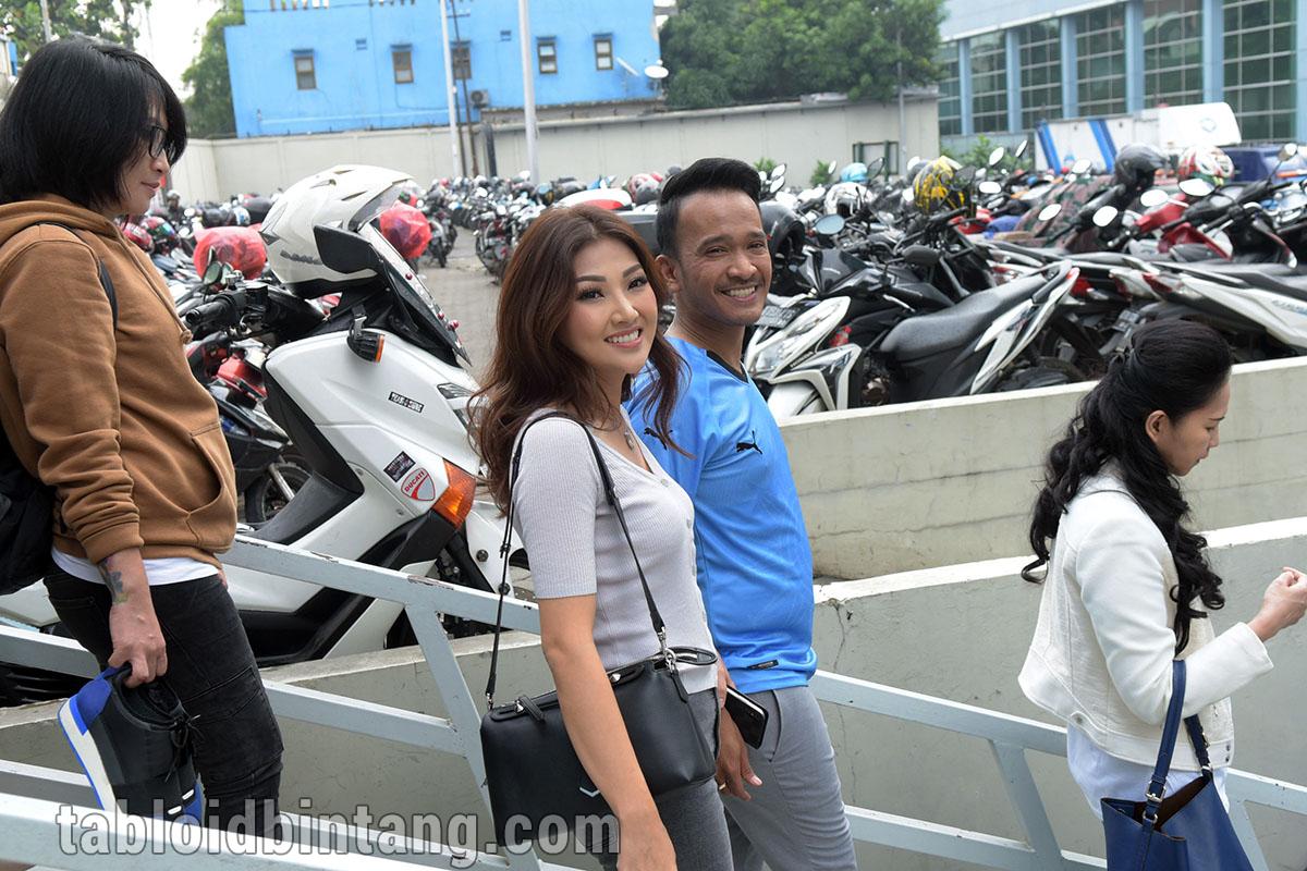 Sesama Eks Cherrybelle, Sarwendah Tak Diundang ke Pernikahan Anisa Rahma Sesama Eks Cherrybelle, Sarwendah Tak Diundang ke Pernikahan Anisa Rahma