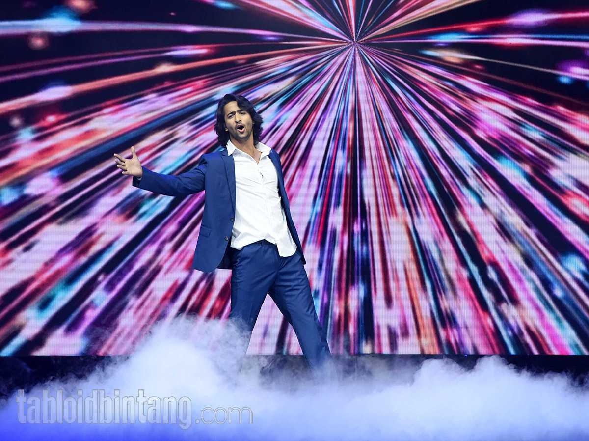 Erica Fernandes vs Ayu Ting Ting Siapa Lebih Cocok dengan Shaheer Sheikh? Erica Fernandes vs Ayu Ting Ting Siapa Lebih Cocok dengan Shaheer Sheikh?