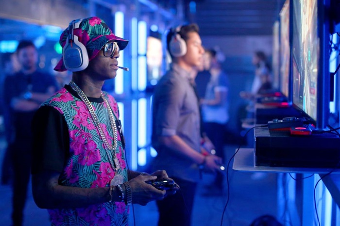 Unik! Rapper Ini Jualan Konsol Game Buatan Sendiri Unik! Rapper Ini Jualan Konsol Game Buatan Sendiri